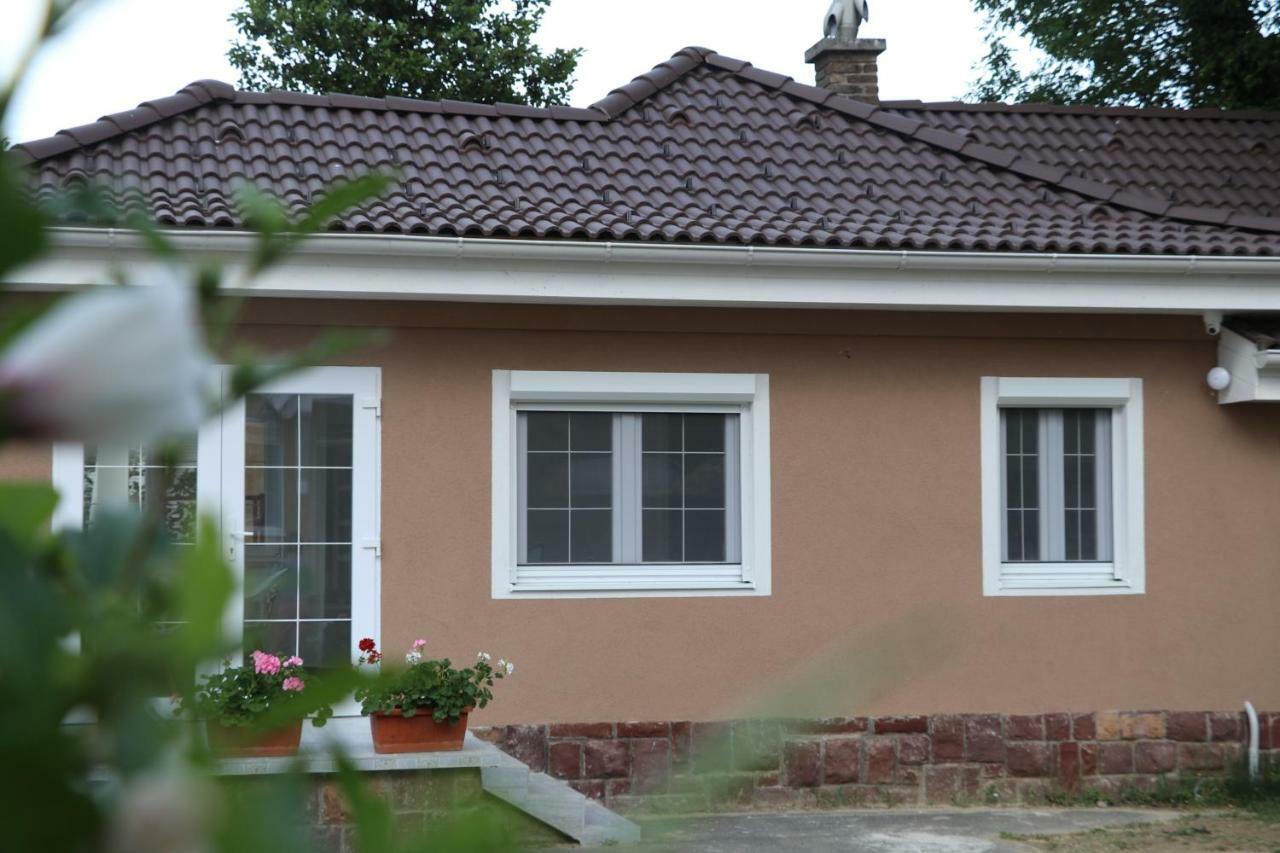 Exclusive Beachfront Villa Fonyód Exteriér fotografie